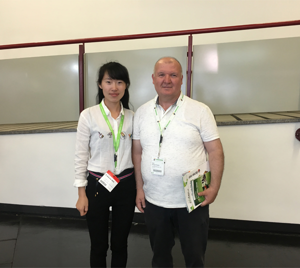 Linha expulsando das varas espasmódicas livres dos petiscos do cão da extrusora dos alimentos para animais de estimação dos deleites do bacon da grão