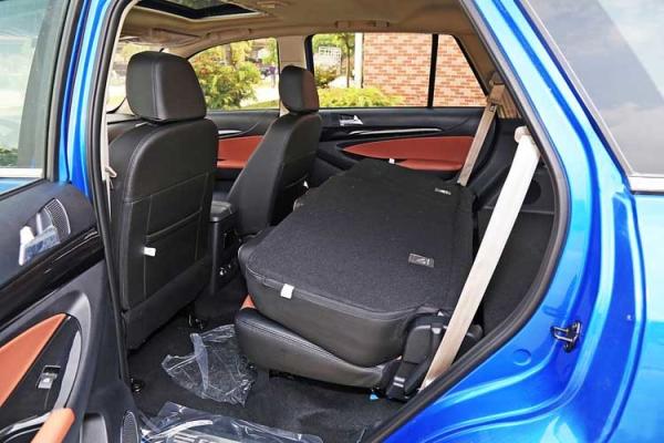 A movimentação de roda traseira luxuosa forte do diesel 5MT dos carros 1.9T de SUV bateu para baixo jogos para o conjunto local na América Latina de África