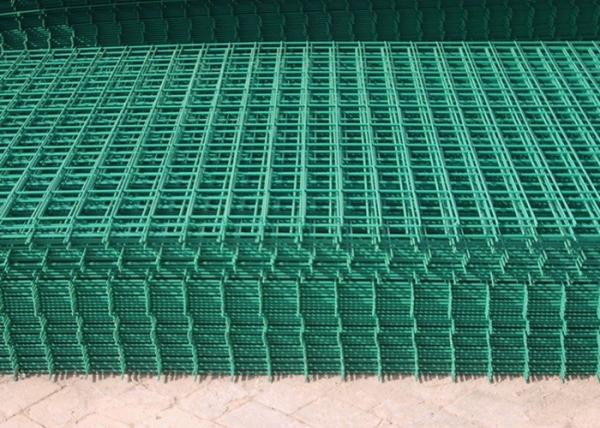 Custom 3D Welded Wire Mesh Panels For Sport Field Garden High Strength