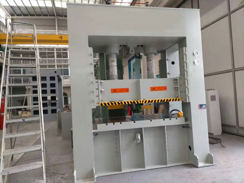 315t протягивая машину гидравлической прессы 24.5mpa пробивая