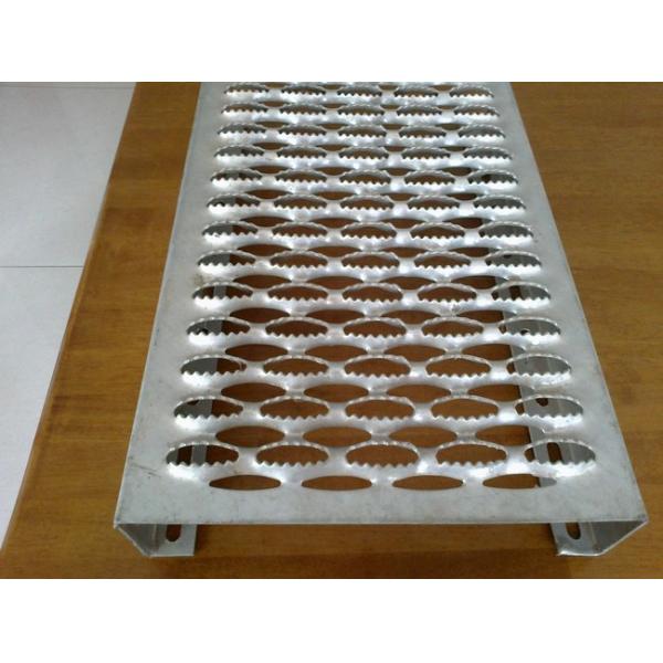 Чернота гальванизировала стальные проступи лестницы Серратед смещать Адвокатуры решетки анти-