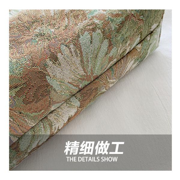 L'équipement est équipé d'un boîtier de poche, un sac à main, un sac à main, un sac à main, un sac à main, un sac à main.