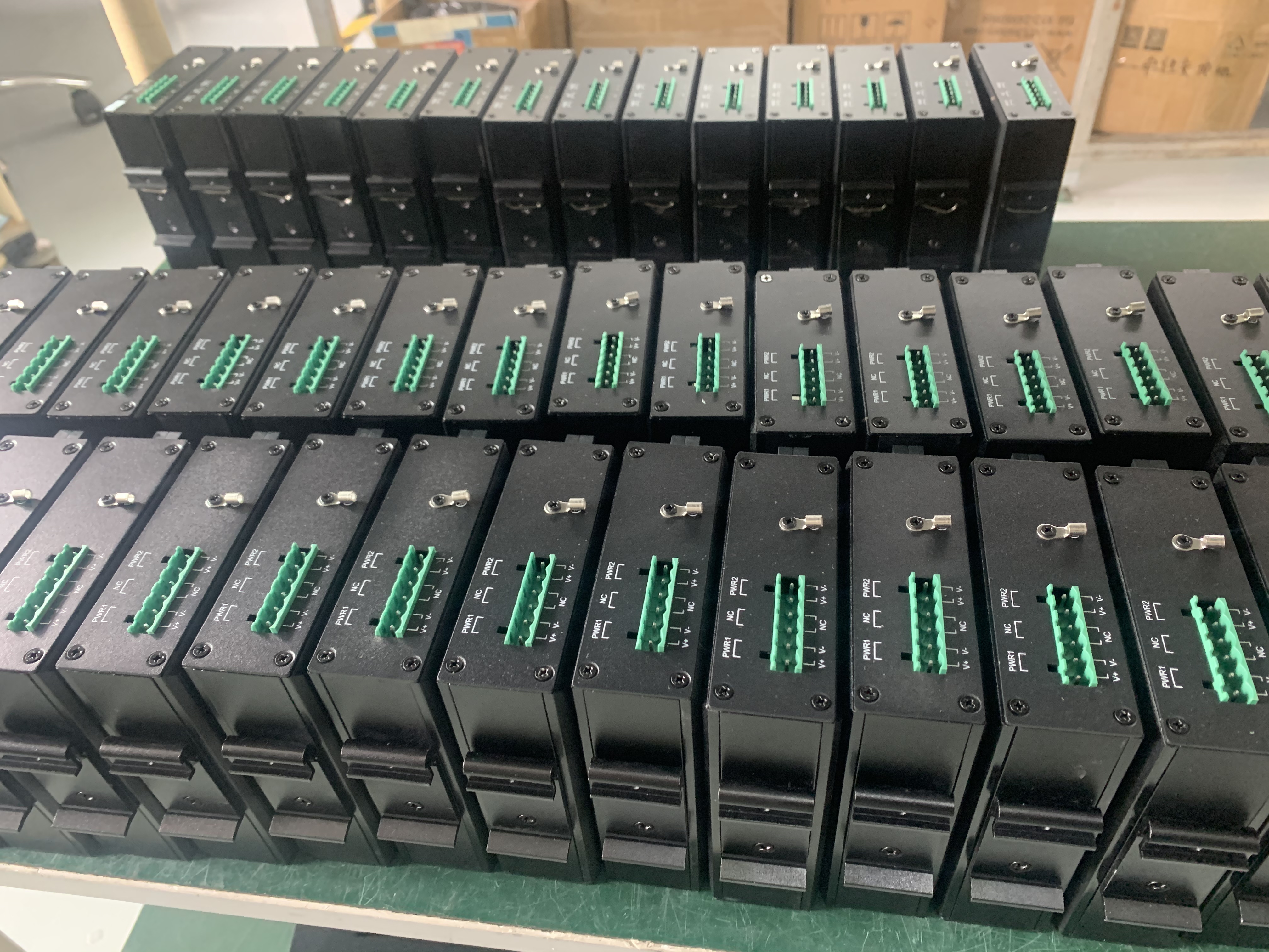 Промышленный преобразователь медиа Ethernet SFP волокно 10/100Mbps неуправляемый прочный корпус