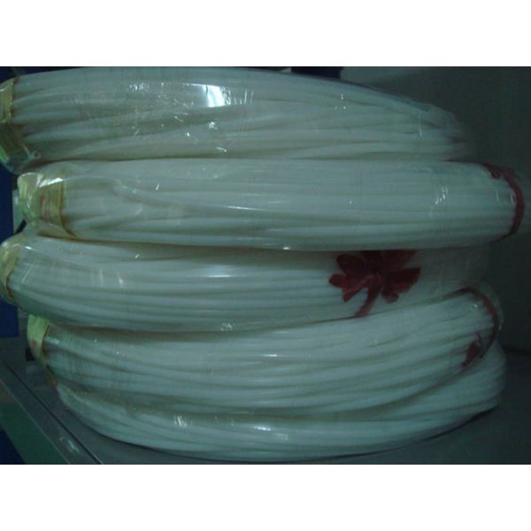 White 100% Virgin PTFE Tubing with 20Mpa Tensile Strength for Industrial Applications