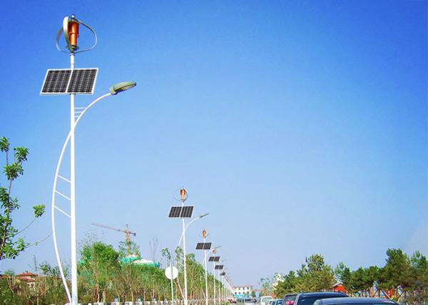 Professional Solar And Wind Powered Street Lights 200W Solar Panels Long Service Life