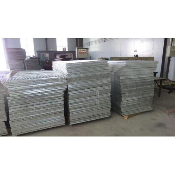 Silver White T1 - T4 Steel Grate Stair Treads Customized