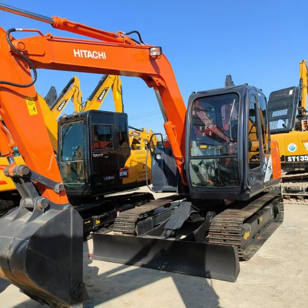 Excavateur Hitachi ZX75 avec système de transmission hydraulique avancé et régulateur proportionnel électrique