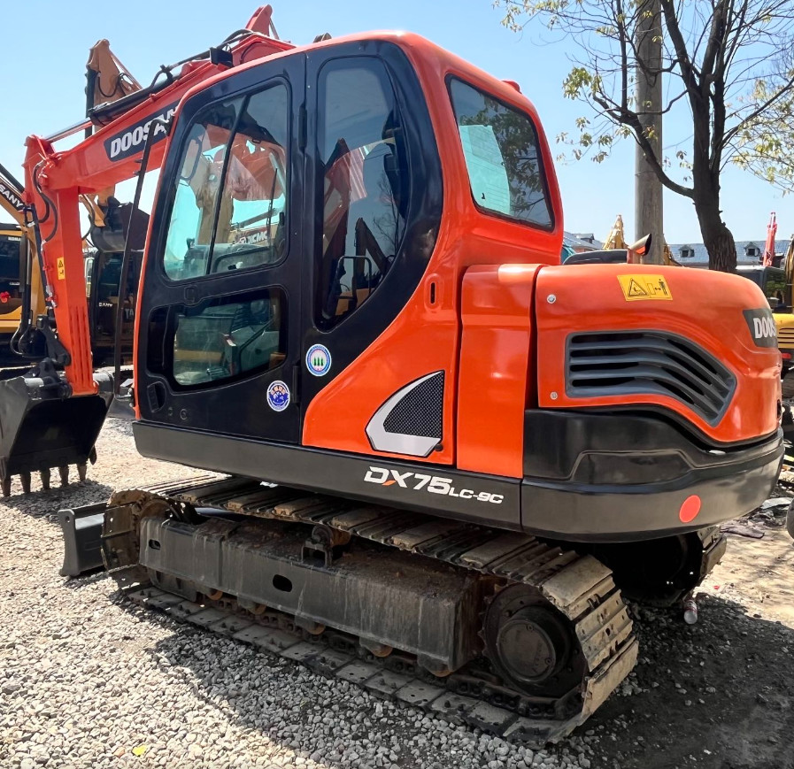 Подержанный экскаватор Doosan DX75 7 тонн