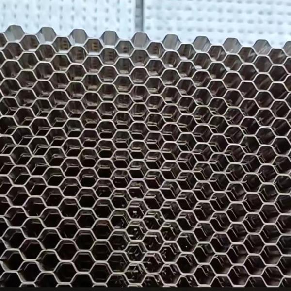 Вентиляционные отверстия волновода сота соответствия Emc к клеткам Фарадея