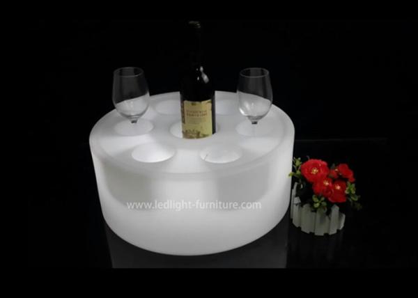O diodo emissor de luz engraçado original da garrafa de vinho ilumina acima servir a bandeja para o partido decorativo