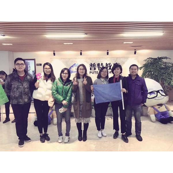 Large Capacity Waterproof Travel Backpack 35L For Hiking Camping Customized