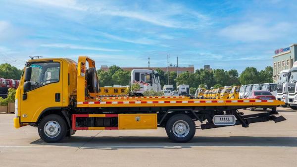 ISUZU KV100 4X2 Flatbed Rollback Towing Wrecker Tow Truck