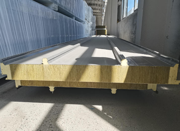 Customizable Building PU Edge Sealing Rock Wool Sandwich Panel Roof Panels 500 - 1000 mm