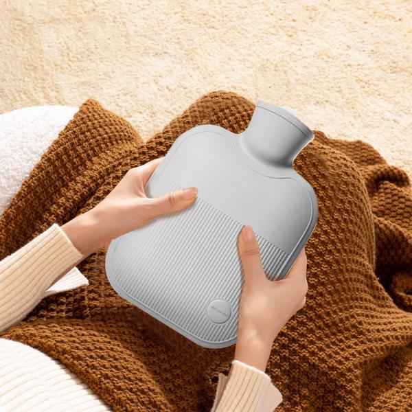 Rubber Hot Water Bottle With Soft Cover , 2L 1L Hot Water Bag For Cramps Pain Relief