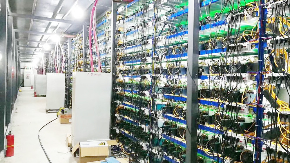 DVI вывело наружу машина Antminer S19 XP 140T горнорабочего BTC с электропитанием