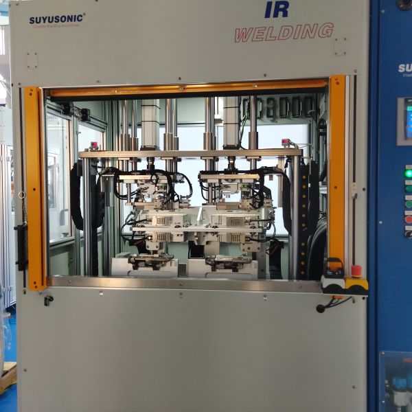 Machine de soudage à plaque chaude infrarouge de haute précision à 220V 50HZ et garantie d'un an pour le soudage en plastique