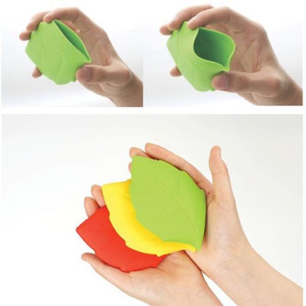 Colored Mini Silicone Water Bottle / Leaf Shaped Silicone Pocket Cup For Promotion Gifts