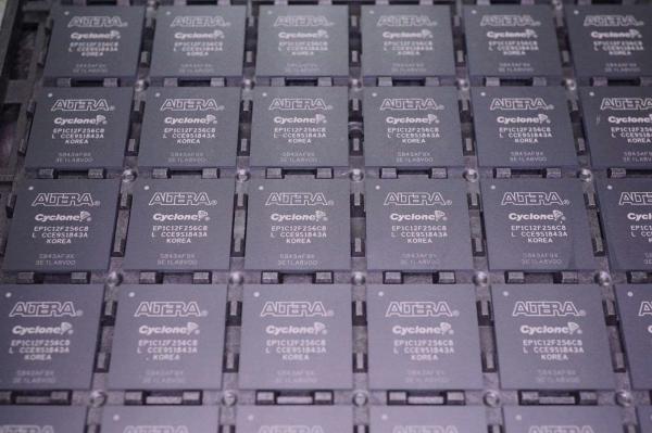 Al-tera Epm570t100i5n Electronic Components Semiconductor Tube Microcontroller Tqfp ic chips EPM570T100I5N