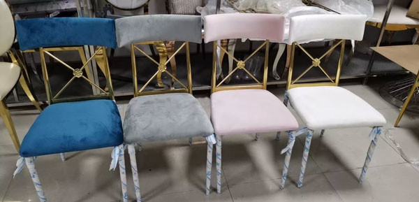 Le mariage de luxe de coussin vert préside le cadre d'acier inoxydable d'or pour l'événement