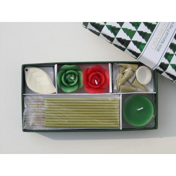 Red & Green Cinnamon chai fragrance scented rose candle & leaf holder packed into gift box