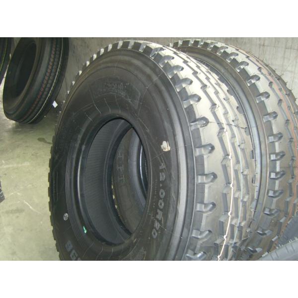 Les pneus de remorque 315/275 80r 22.5 et les pneus de direction 1200R20 385/65R22.5