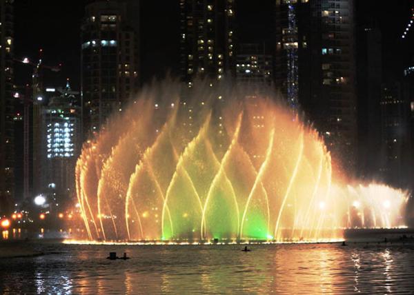 Large outdoor lake music dancing water fountain