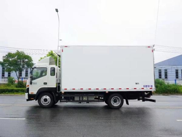 5 Ton JAC Refrigerated Box Truck 19CBM Cold Chain Transport Vehicle