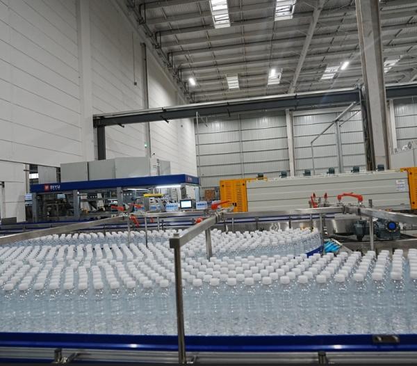 42,000 BPH ボトル入り水生産用調整可能ボトルバッファ 効率的で柔軟