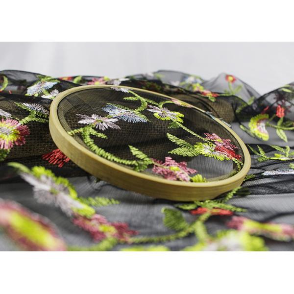 La suavidad coloreó la tela floral bordada del cordón/la tela del cordón de la red para el vestido de boda de las mujeres