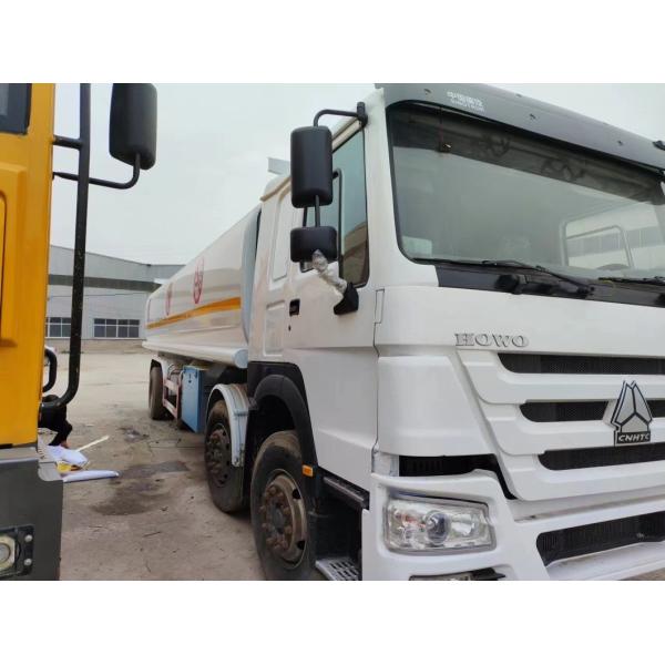 8L Engine Capacity Fuel Tank Truck for Oil Gas Diesel Transportation