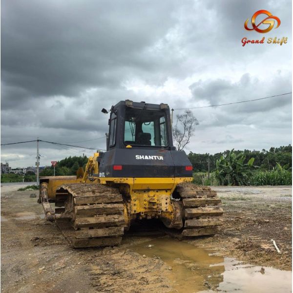 SD22 Shantui Yellow Crawler Bulldozer for dry land and ROPS/FOPS Certified Cabin