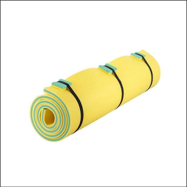 Мягкий плавать пенится циновки бассейна в оборудовании игры воды на открытом воздухе