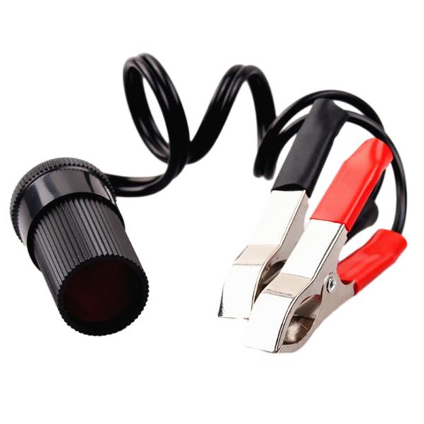 A braçadeira em uma extensão mais clara do cigarro do carro cabografa 12V 24V para a bateria de carro