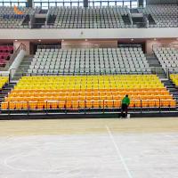 Sillones de tribuna retráctiles versátiles - diseño recto o curvo