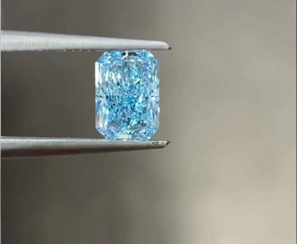 Large Size Loose Lab Grown Blue Radiant Cut CVD Diamonds IGI Certified