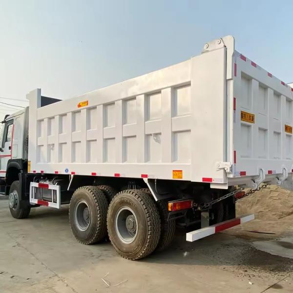 HW06 Cab Used Tipper Trucks with Sinotruk Transmission and 6 Cylinders
