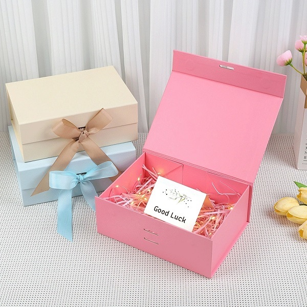 Collapsible Rigid Gift Box With Magnetic Closure And Satin Ribbon