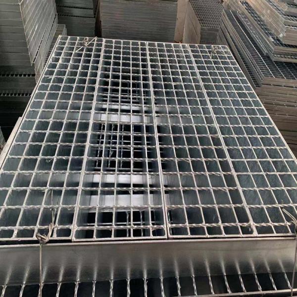 A imprensa 304 galvanizada inoxidável travou Gratings da barra de aço com material de aço suave