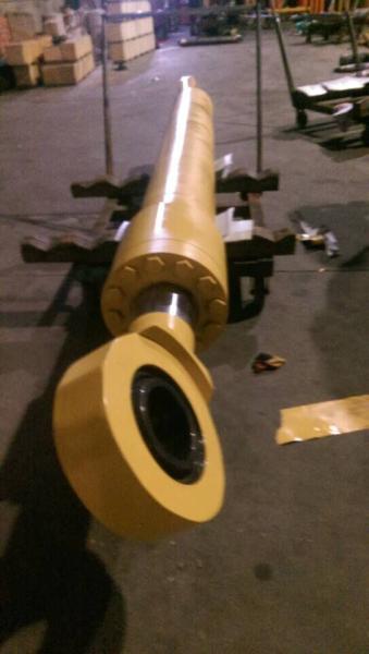 hydraulic cylinder--Komatsu--pc 200, pc400, pc 800, pc 1250, etc