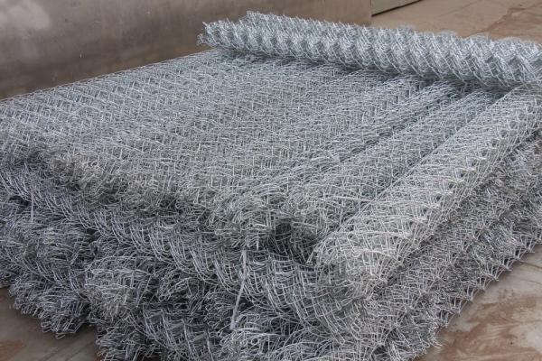 8'x10' constuction chain link mesh 2¼x2¼(57mmx57mm) diameter 11.5ga/2.75mm cross brace HDG 275 gram tubing 1¼32mm