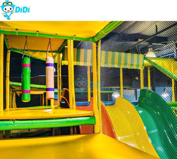 Parcs d'attractions Trampoline Équipement pour enfants Enfants Grand terrain de jeu intérieur