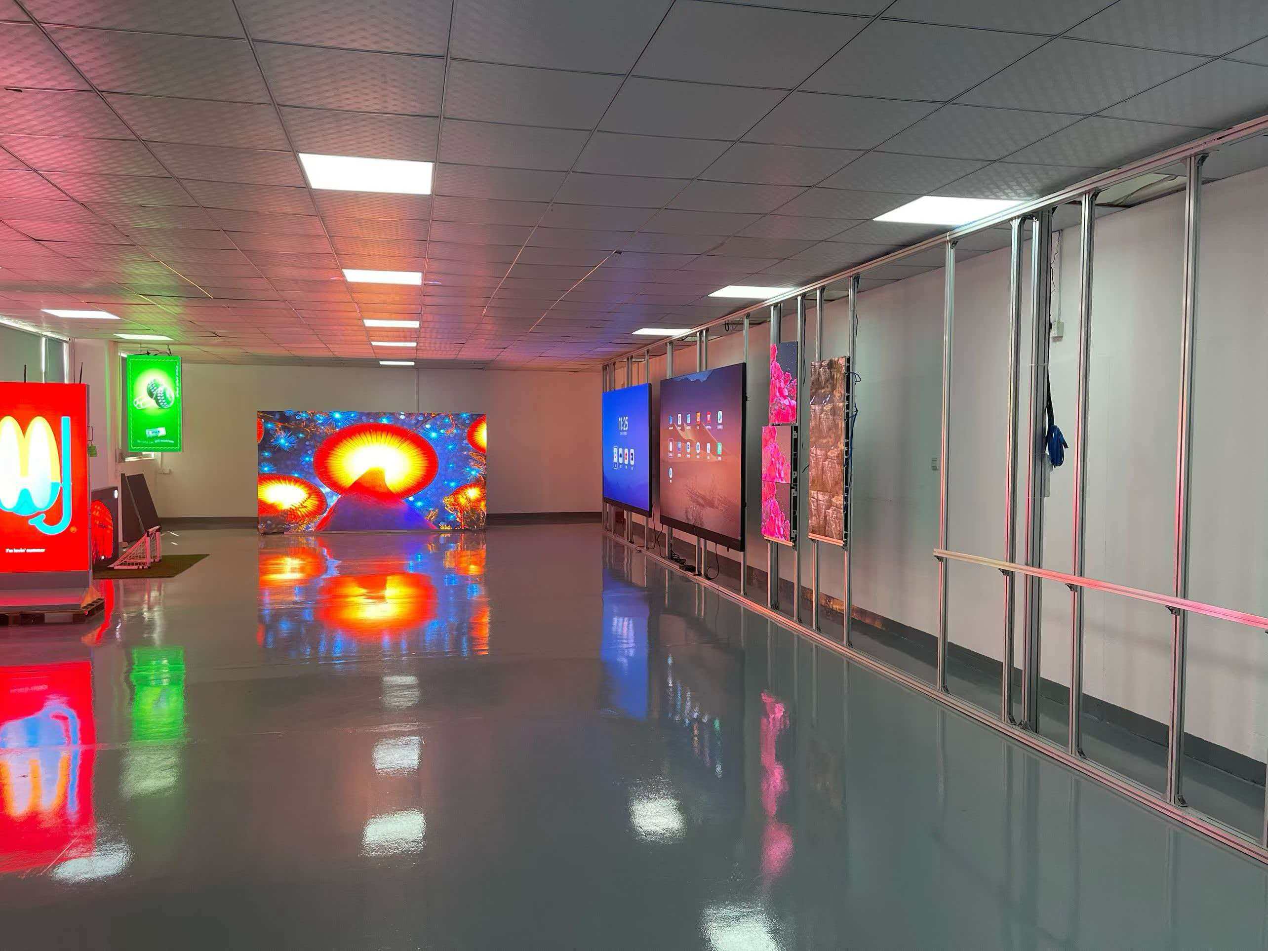 High Definition Indoor Fine Pitch LED Video Wall Display With 1.25mm 160° Viewing Angle