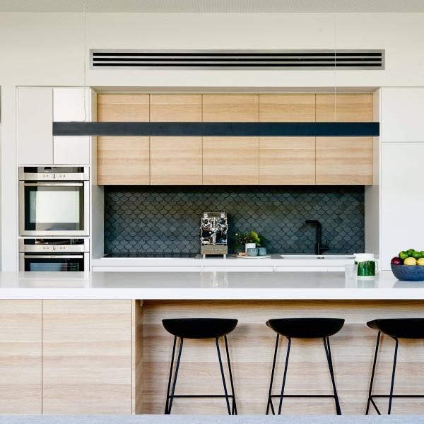 White Housing Kitchen Cabinet Modern Melamine Wood Grain Kitchen Units OEM ODM