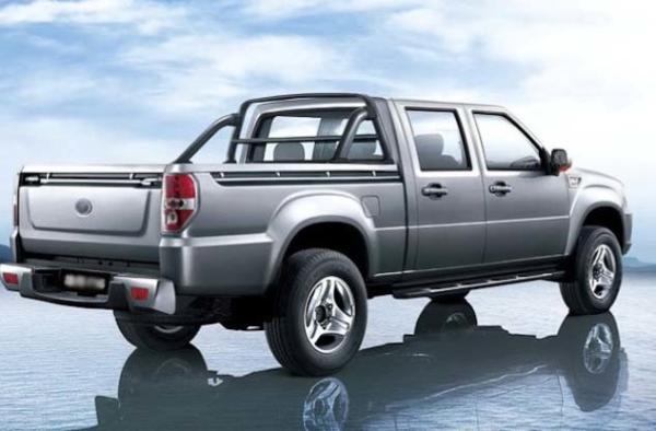 Gasoline Engine Double Cabin 4x4 Pickup Truck Left Hand Driving Euro IV Standard