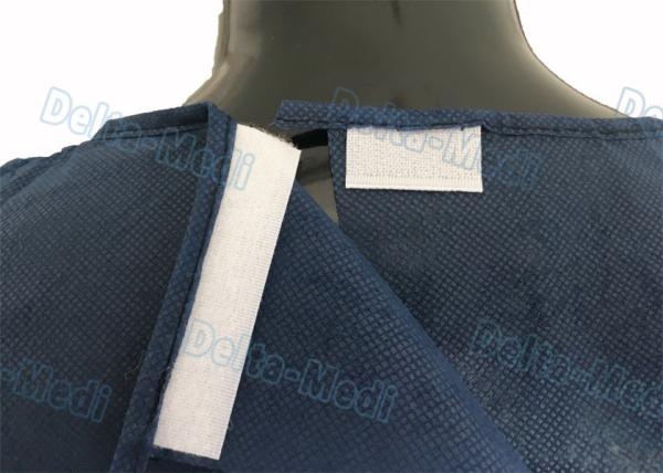 Escuro - o isolamento descartável não tecido do azul veste a luva longa para procedimentos cirúrgicos médicos