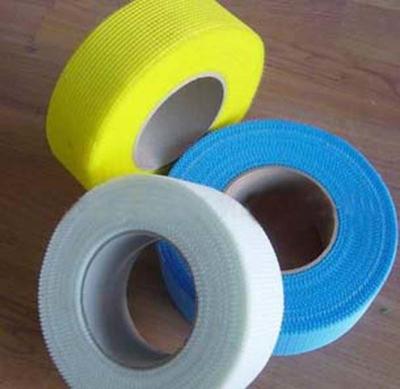 fibra de vidro autoadesiva resistente Mesh Tape do alcaloide de 50mm