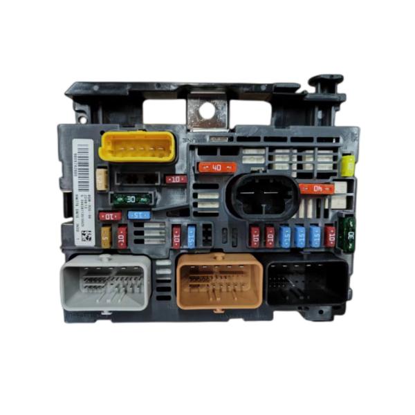 Pour les véhicules automobiles, le boîtier de fusible R20 BSM=R05=R04 pour Peugeot Citroen OE 9675879480 9809742880