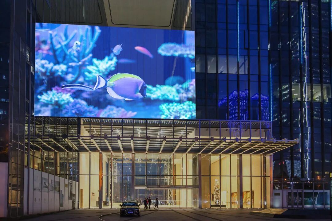 Outdoor P3.91 Lightweight LED Transparent Screen Display For Shopping Mall Windows