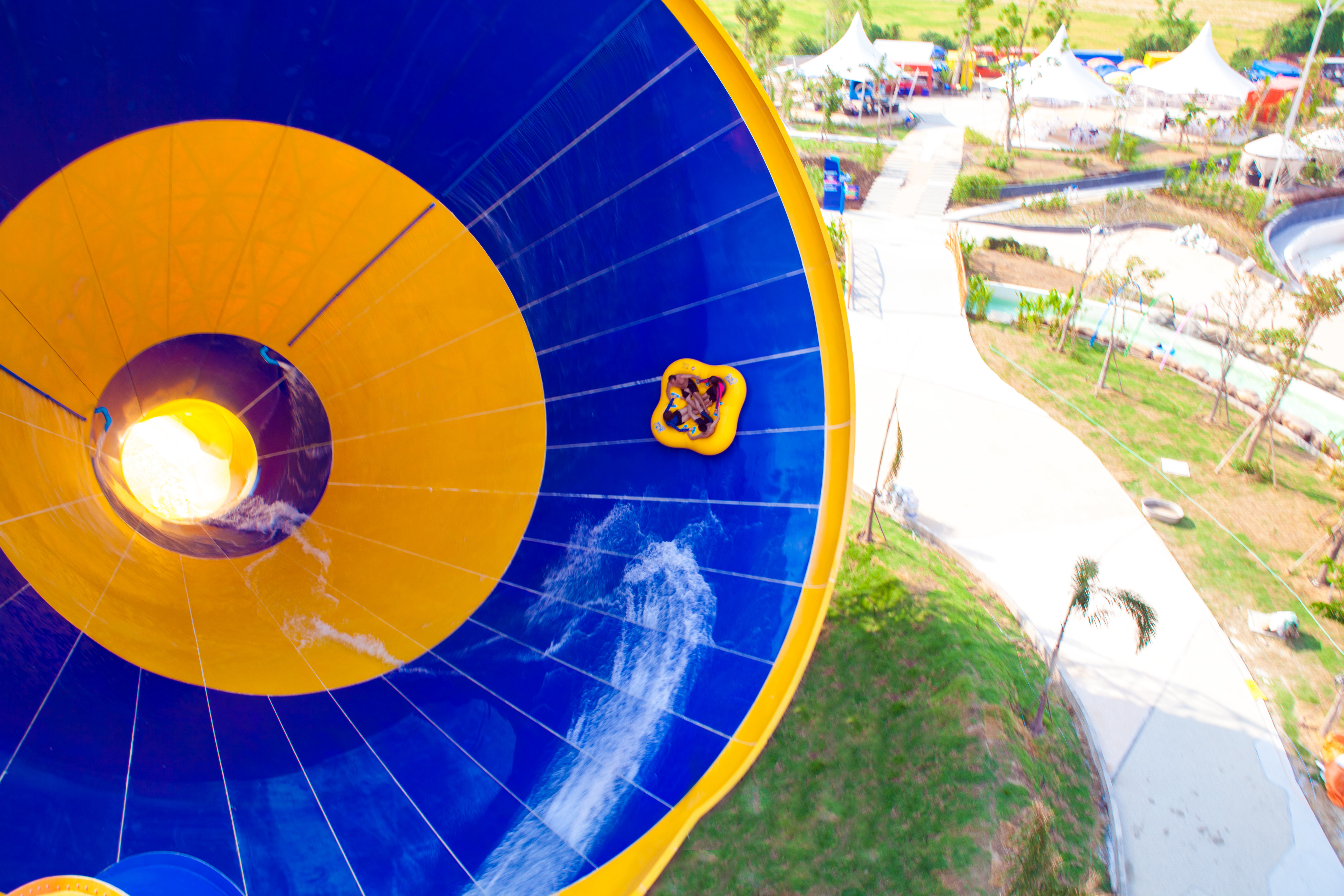 Fiberglass Custom Water Slides with 720 Riders Per Hour Capacity and 14.6m Platform Height for Water Parks