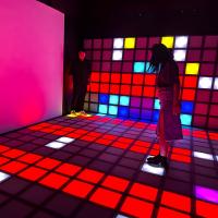 Programme de plancher de jeu LED personnalisé Salle de jeux interactive Grille active